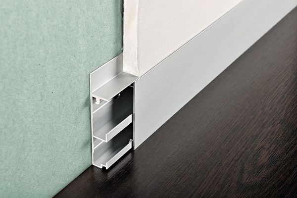 PKFLAA 60 Верхний элемент д/плинтуса PROSKIRTING FLAT H=60мм, алюм анод, цвет серебро, длина 2000 мм