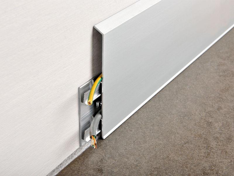 PKISPBT 70 - Плинтус PROSKIRTING ISP H= 70 мм, алюминий блестящий, цвет титан, длина 2000 мм