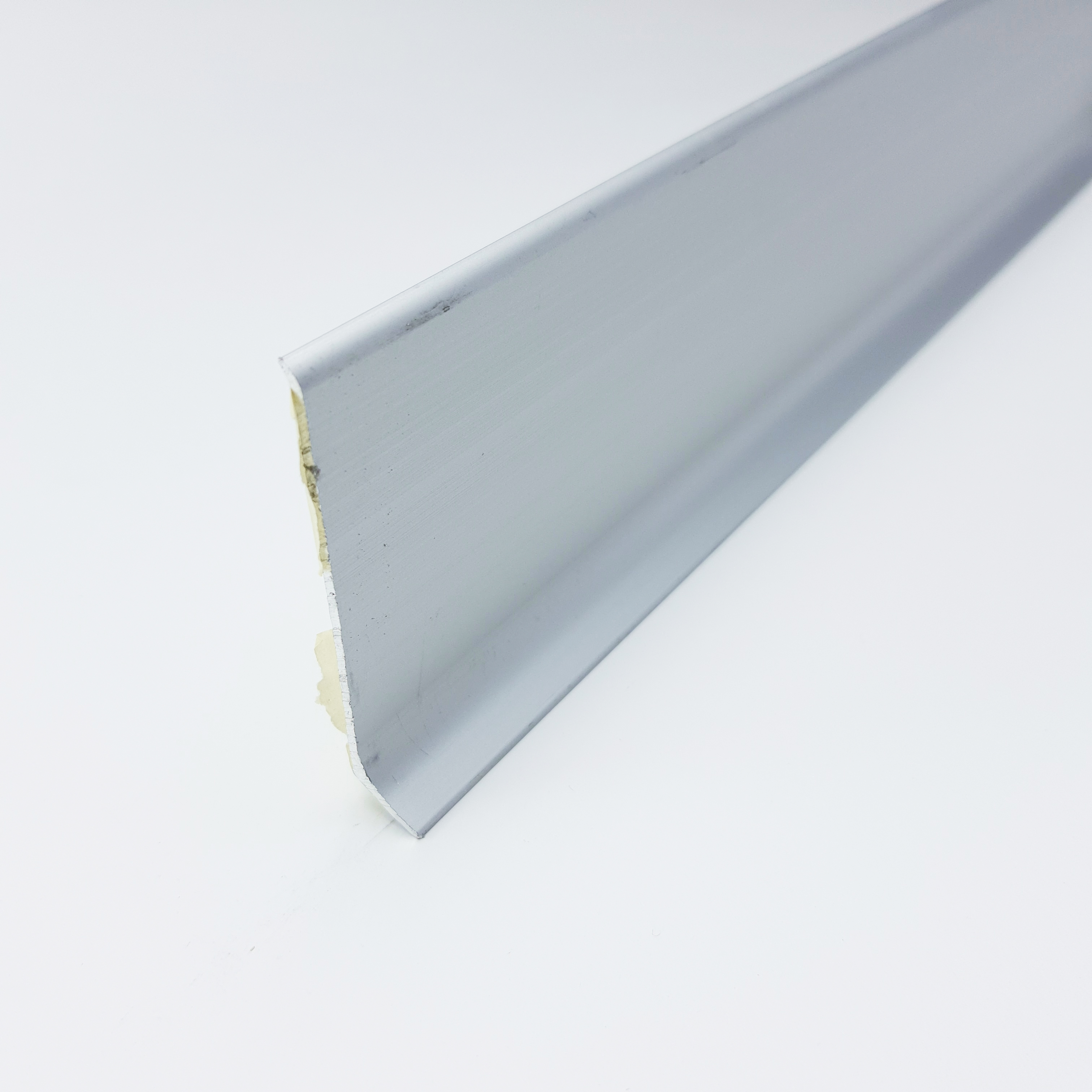 Пл 80.2500.01лк Плинтус с клеевым слоем, h=80 мм, алюминий анод, цвет серебро, длина 2500 мм