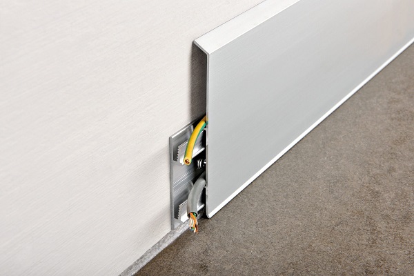 PKISPAA 70 - Плинтус PROSKIRTING ISP H= 70 мм, алюминий анодированный, цвет серебро, длина 2000 мм